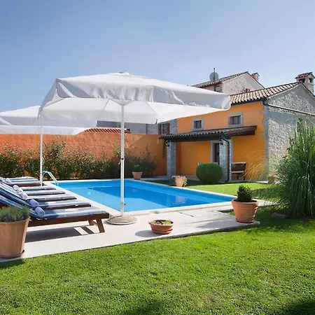 Nyaraló Grosses Natursteinhaus Mit Pool Auf Weitlaeufigem Grundstueck In Herrlicher Naturlandschaft Gelegen *